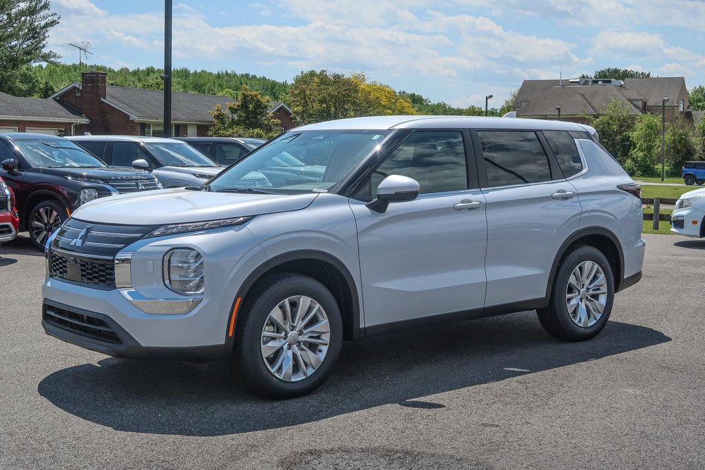 New 2026 Mitsubishi Outlander ES
