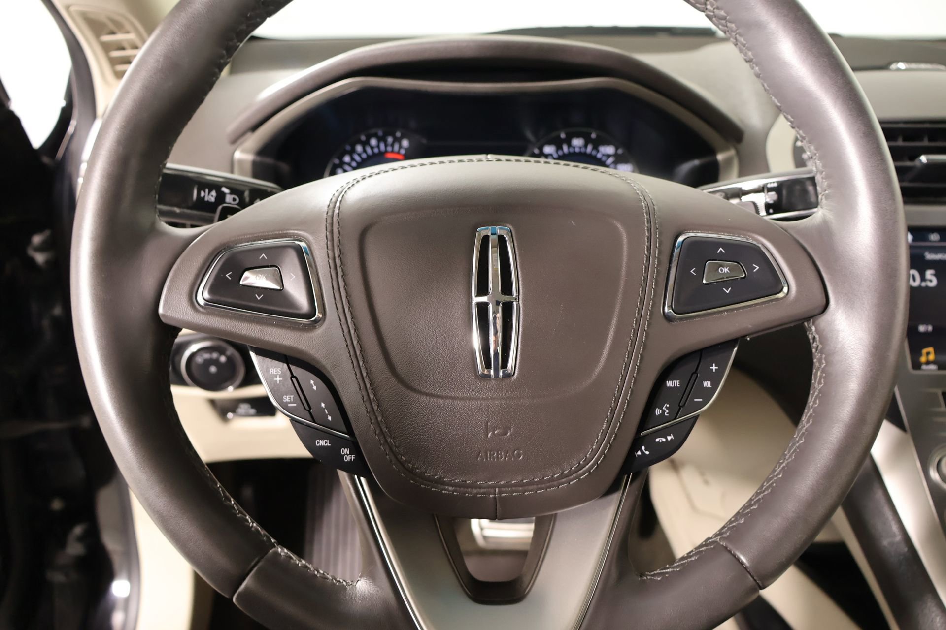Used 2019 Lincoln MKZ Reserve w/ Reserve Plus Package FWD image 3
