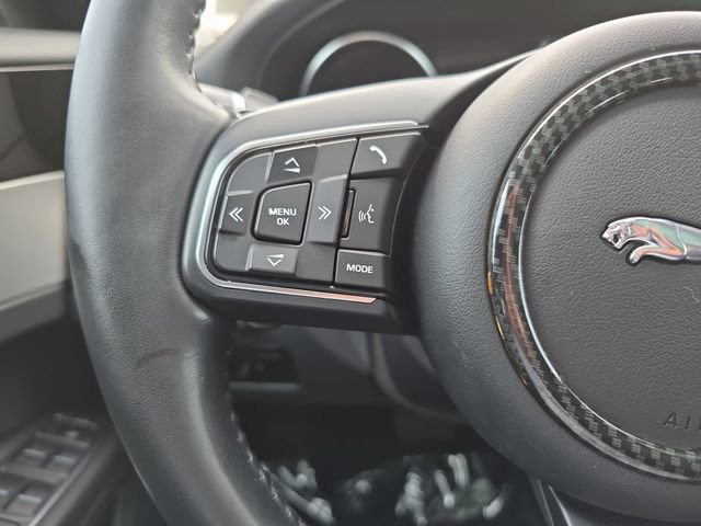 Used 2018 Jaguar XF Premium image 19