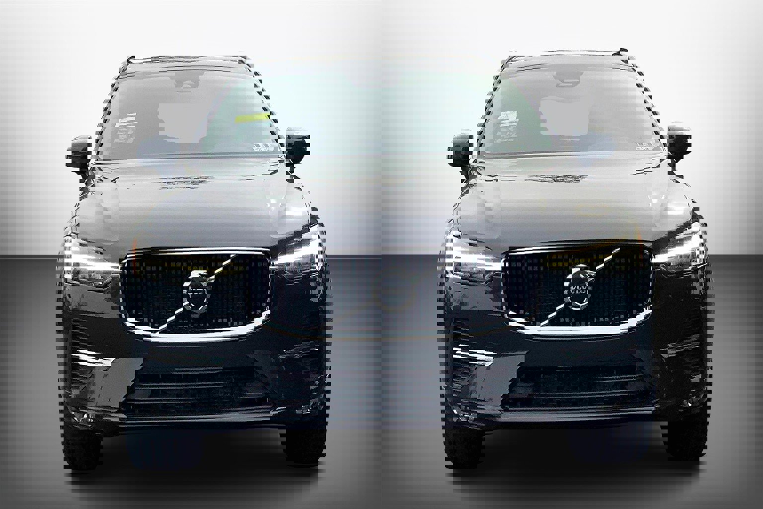 Used 2022 Volvo XC60 B5 Momentum w/ Climate Package image 5