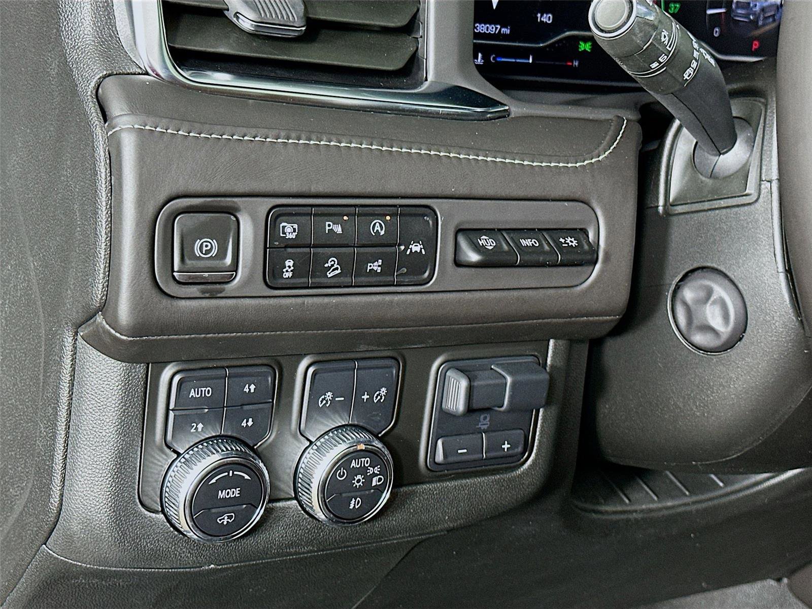 Used 2023 GMC Yukon XL Denali Ultimate image 10