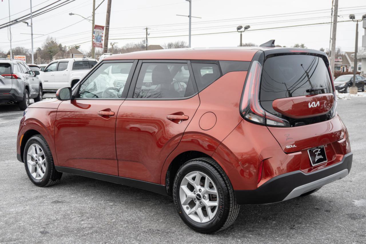 Used 2024 Kia Soul LX w/ Option Group 015 FWD image 8