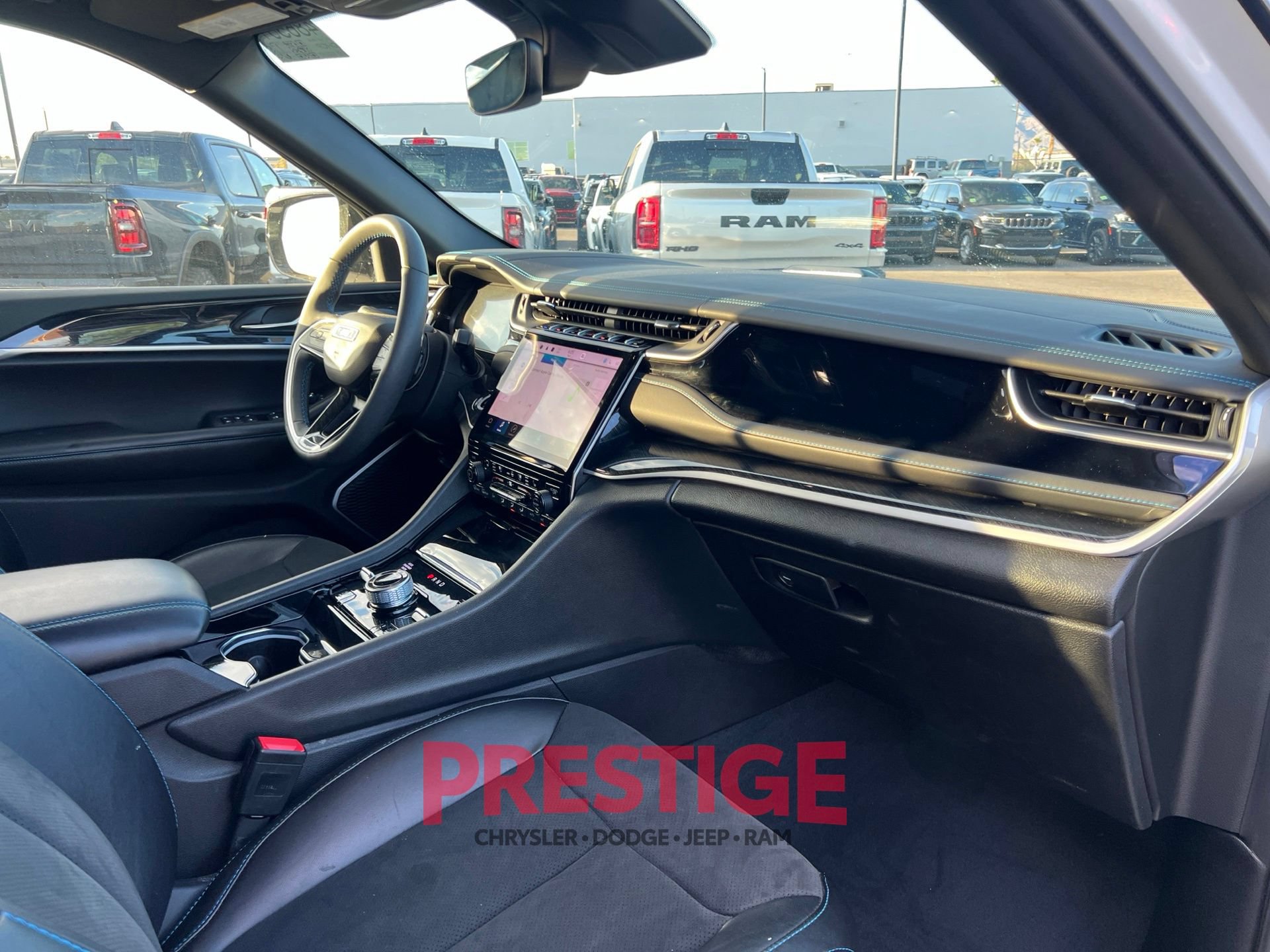 Used 2022 Jeep Grand Cherokee Trailhawk AWD/4WD image 27