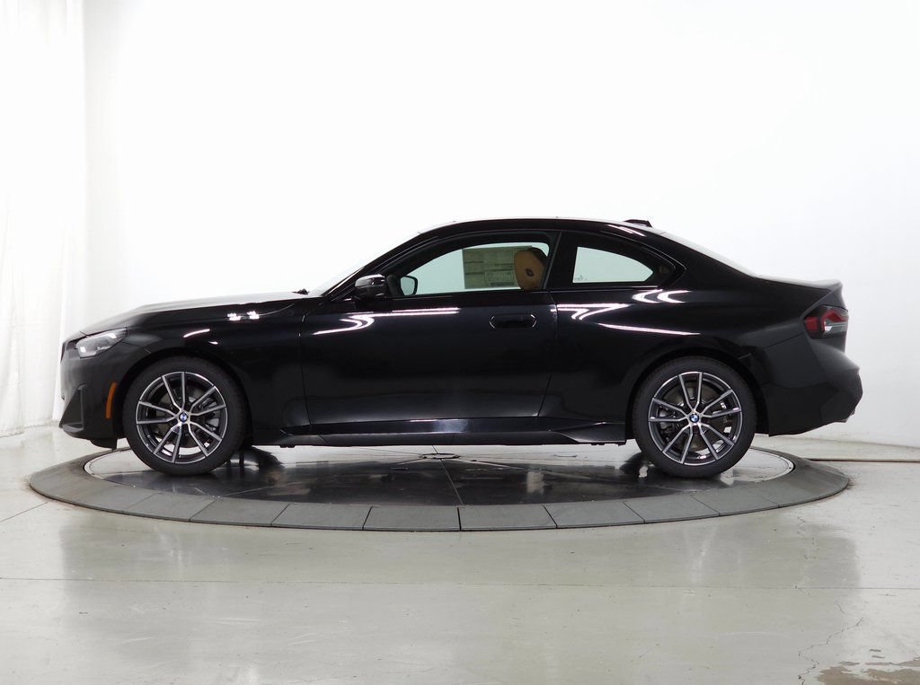 Certified 2025 BMW 230i xDrive Coupe w/ Convenience Package AWD/4WD image 4