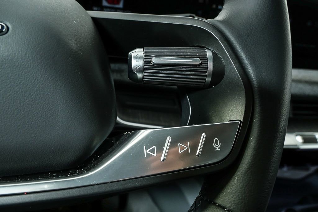 Used 2025 Lucid Air Pure image 11