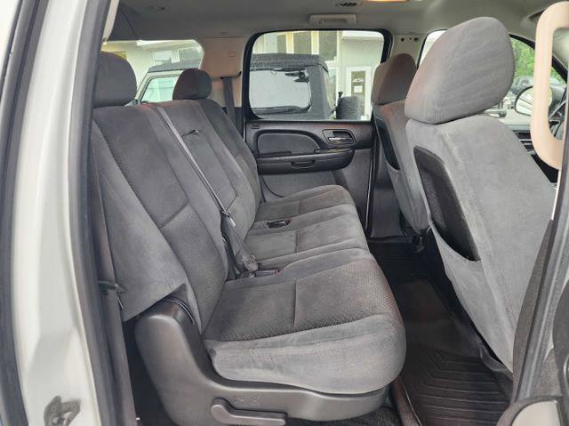 Used 2008 Chevrolet Suburban 2500 LS w/ Skid Plate Package AWD/4WD image 19