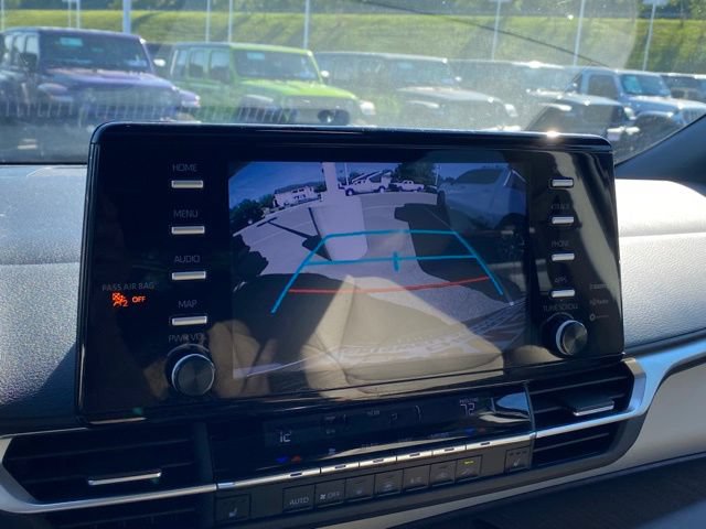 Used 2023 Toyota Sienna XLE FWD image 16