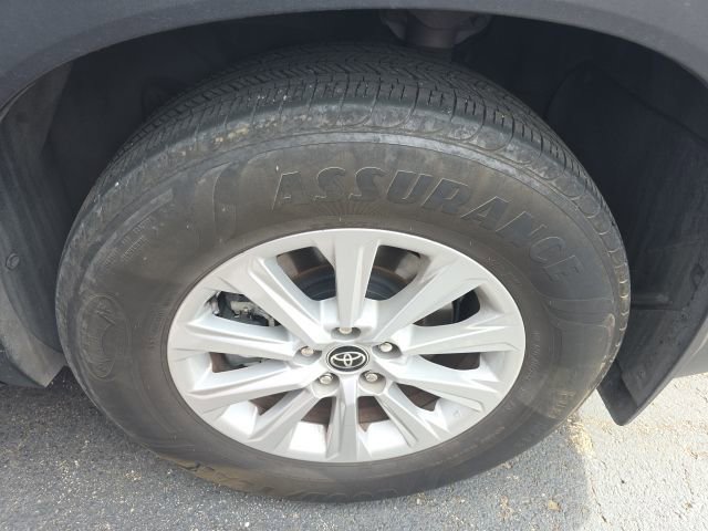 Used 2024 Toyota Grand Highlander XLE image 11