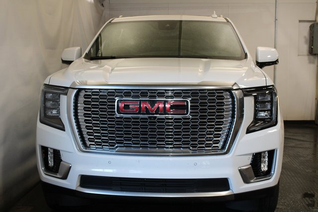 Used 2024 GMC Yukon XL Denali w/ Denali Reserve Package image 3