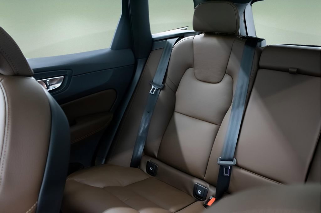 New 2024 Volvo XC60 T8 Plus w/ Protection Package Premier image 25
