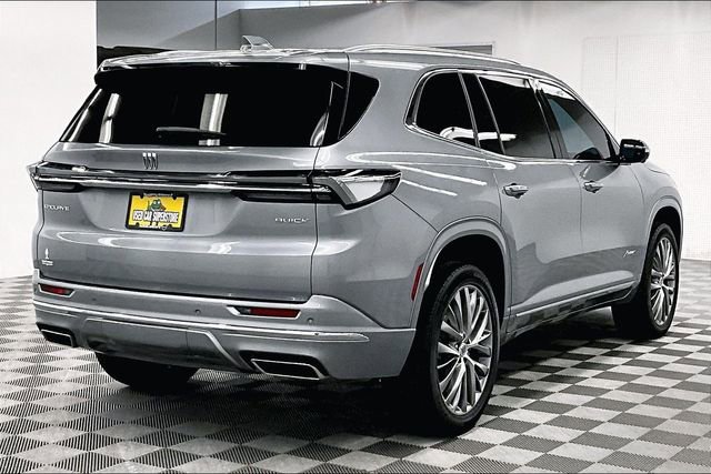 Used 2025 Buick Enclave Avenir FWD image 12