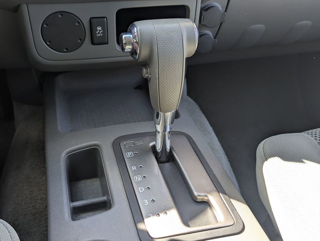 Used 2013 Nissan Frontier SV image 18