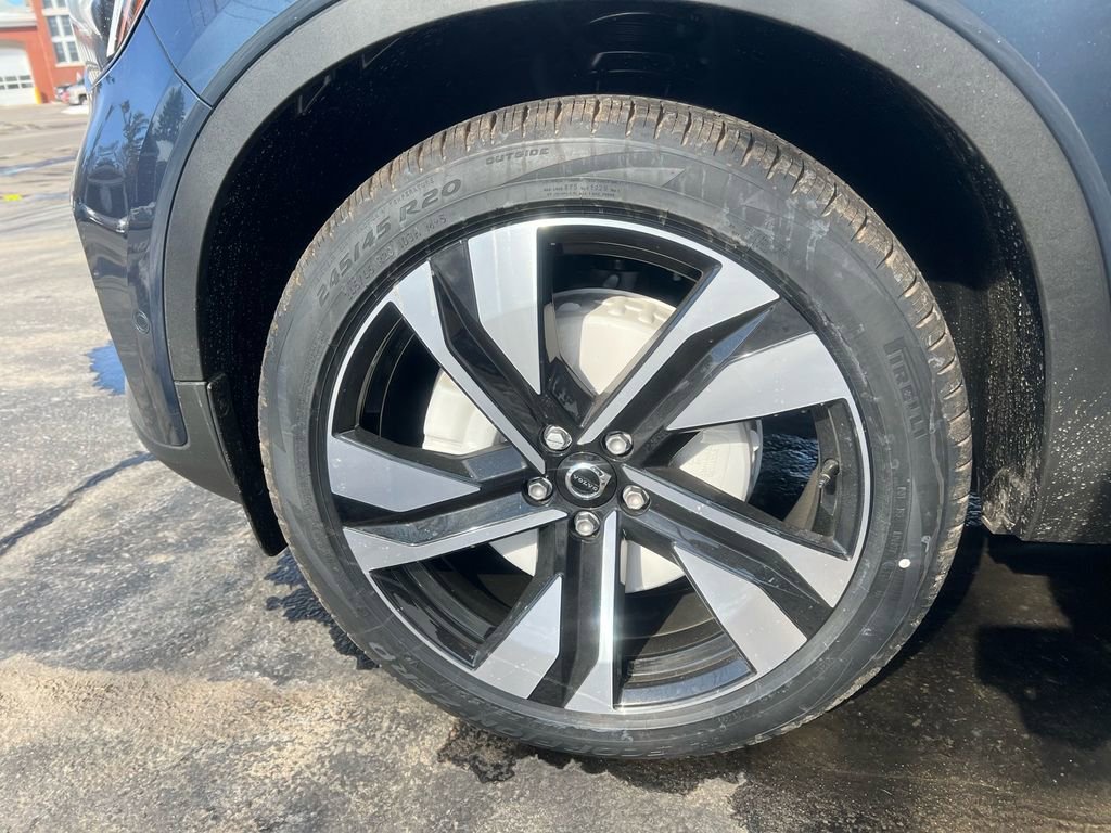 New 2026 Volvo XC40 B5 Plus w/ Protection Package Premier AWD/4WD image 9