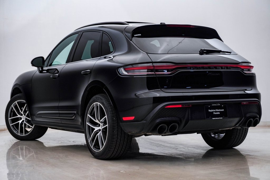 Certified 2025 Porsche Macan image 3