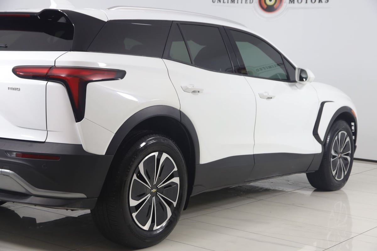 Used 2025 Chevrolet Blazer EV LT AWD/4WD image 42