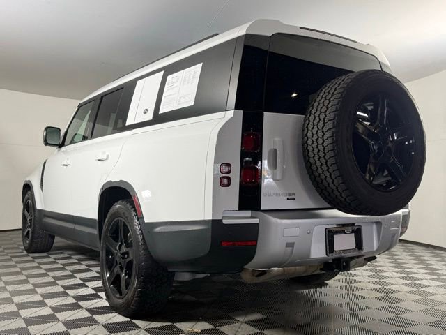Used 2023 Land Rover Defender 130 SE image 4