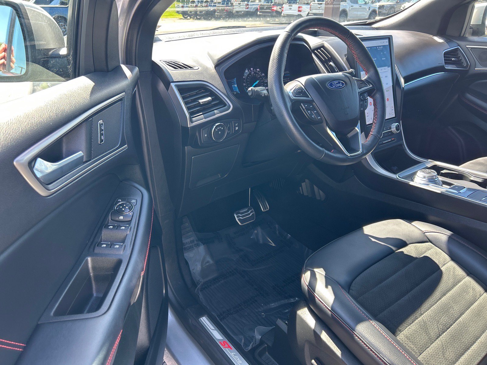 Used 2022 Ford Edge ST-Line w/ Class II Trailer Tow Package AWD/4WD image 6
