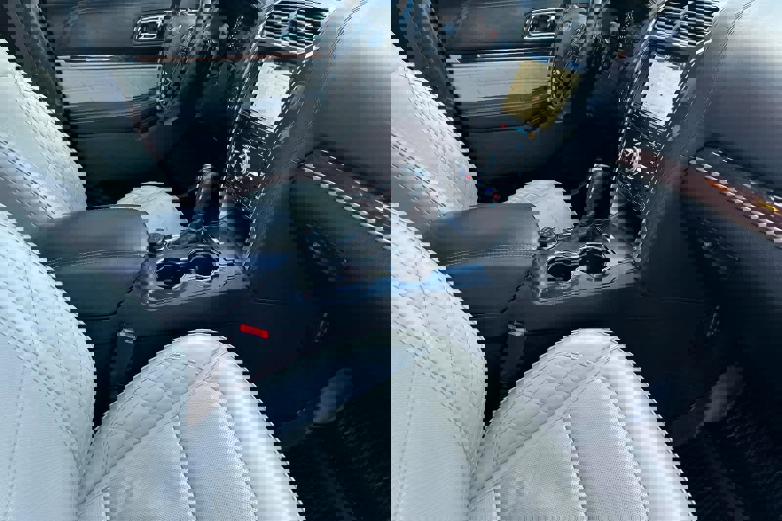 Used 2017 Ford Explorer Platinum image 18