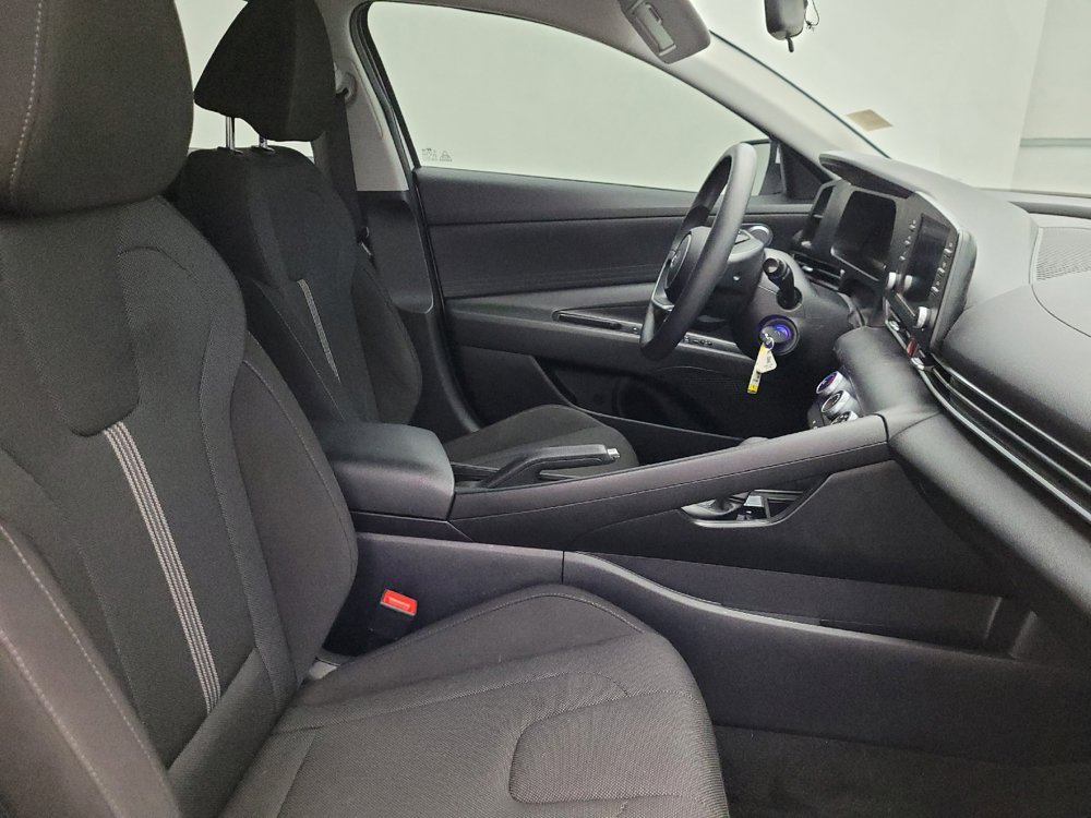 Used 2025 Hyundai Elantra SE FWD image 21