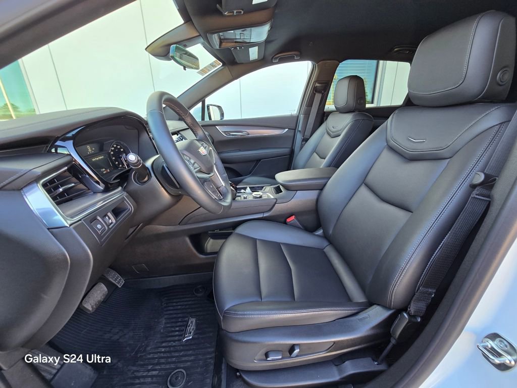 New 2026 Cadillac XT5 Luxury w/ LPO, Bronce Accent Package image 10