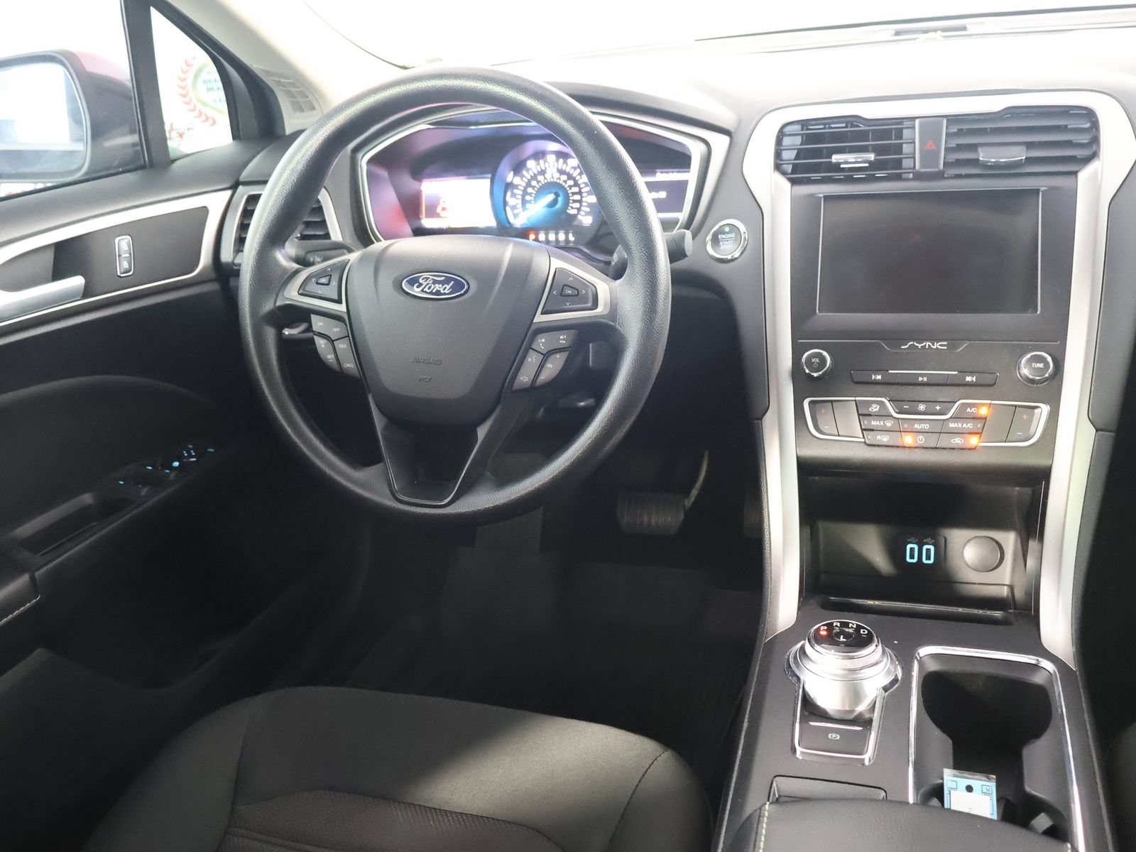 Used 2020 Ford Fusion SE FWD image 26