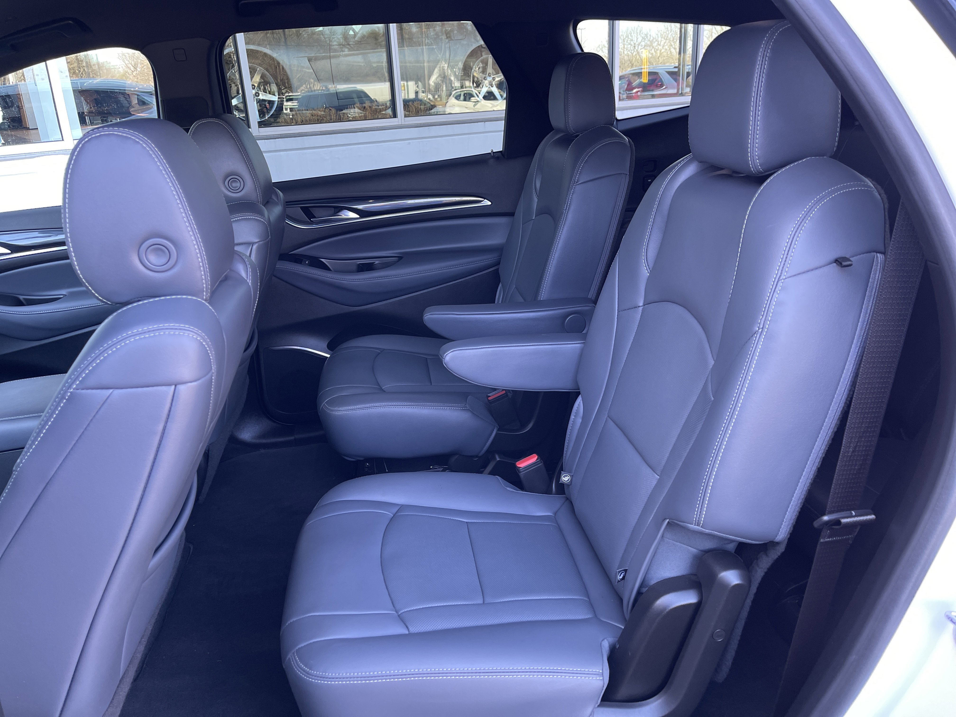 Used 2023 Buick Enclave Essence image 38