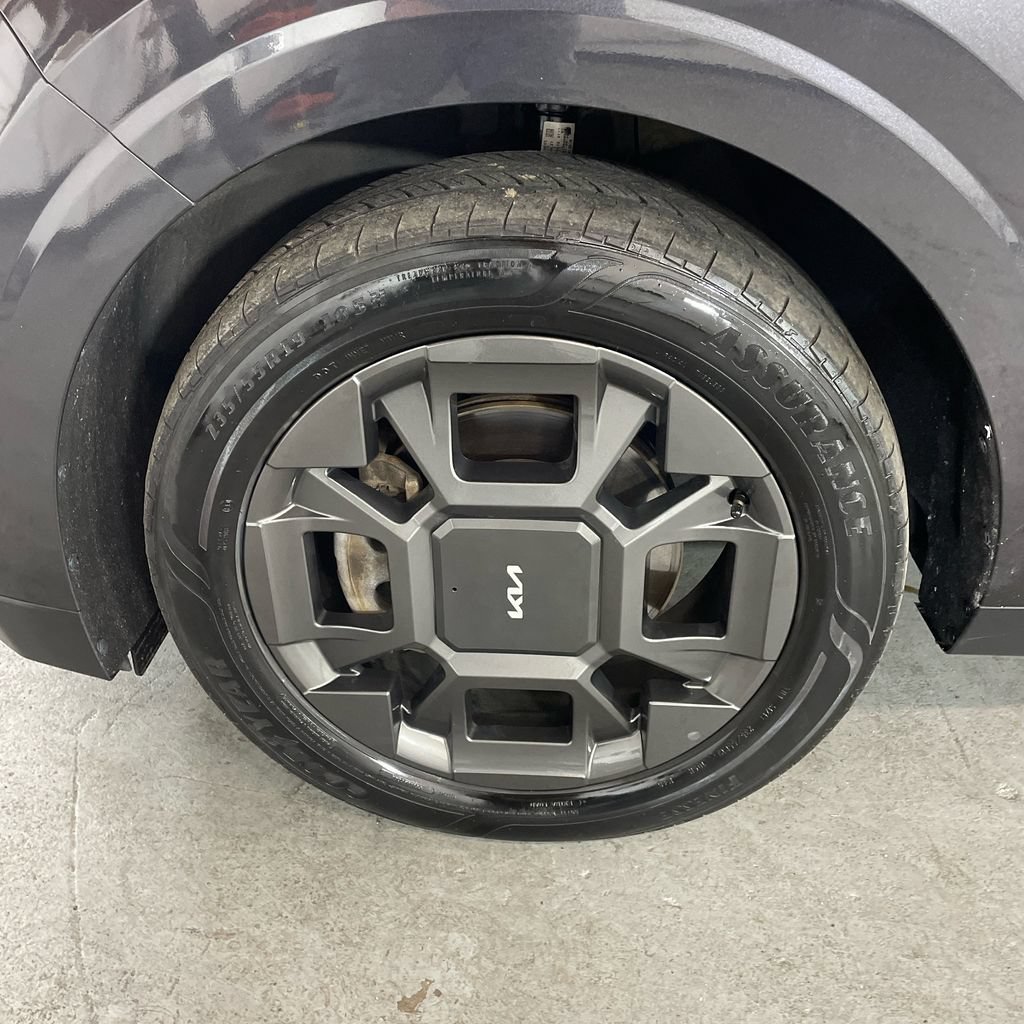Used 2025 Kia Carnival SX FWD image 11