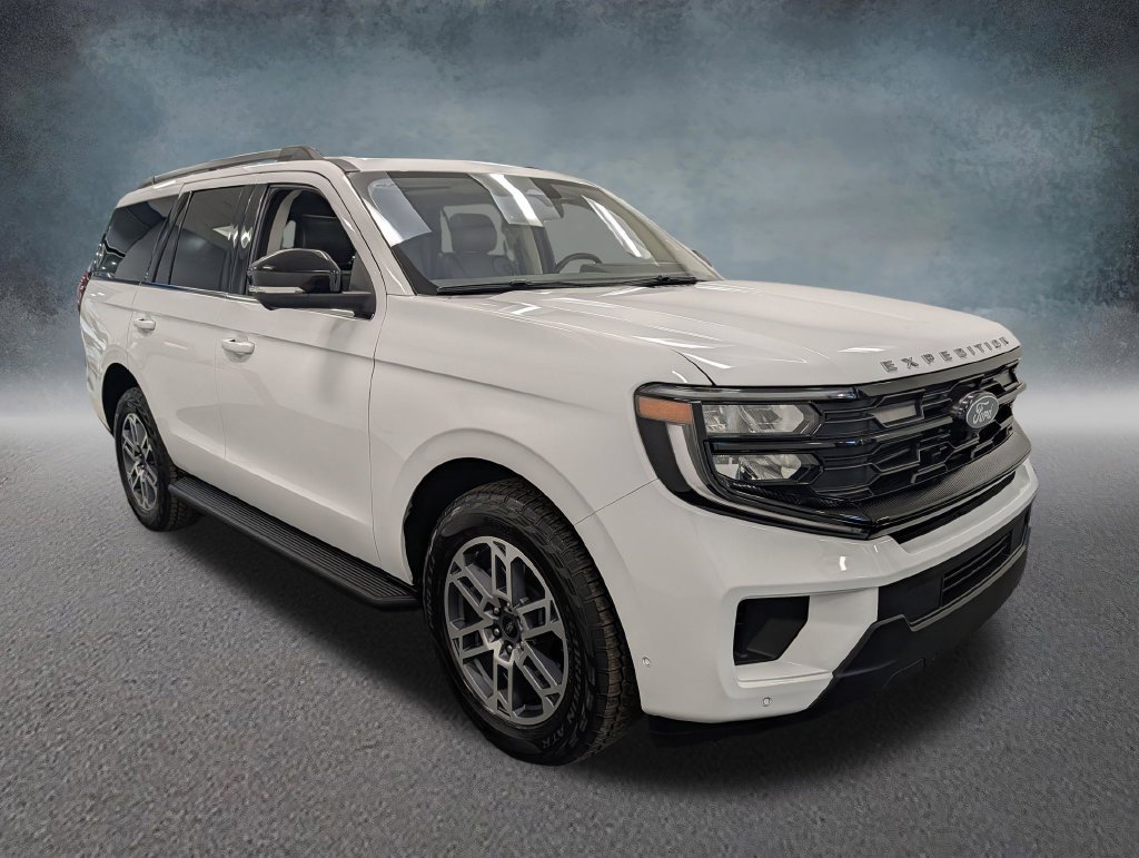Used 2025 Ford Expedition Active AWD/4WD image 3