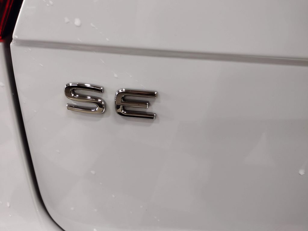 Certified 2024 Volkswagen Tiguan SE image 16