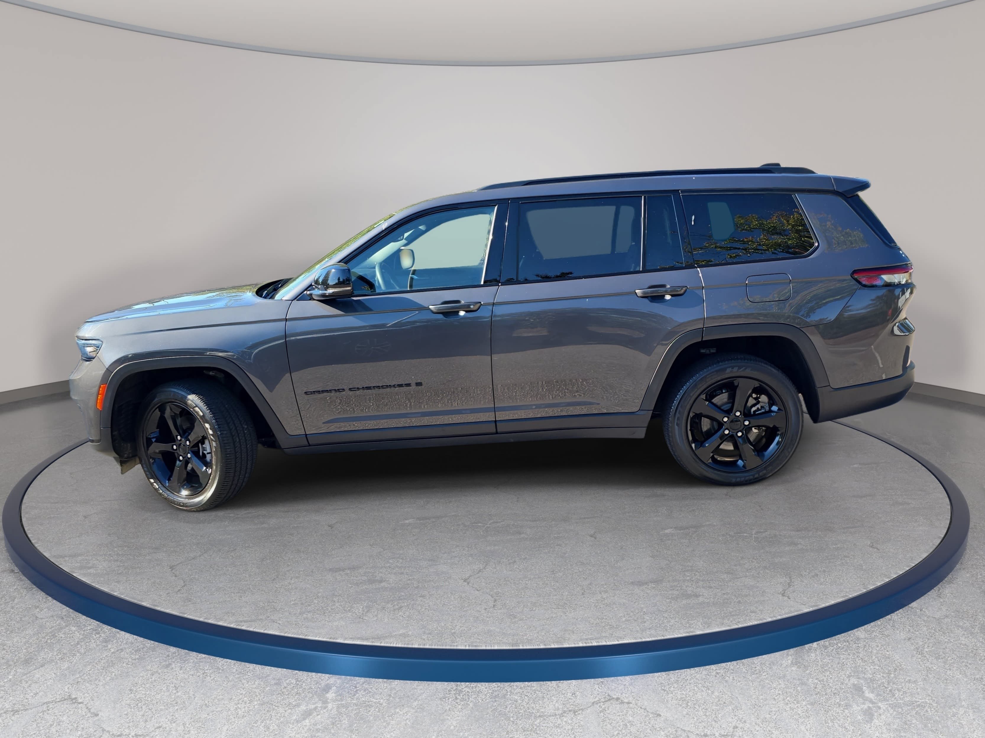 Used 2023 Jeep Grand Cherokee L Laredo AWD/4WD image 8
