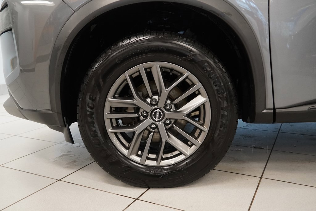 Used 2023 Nissan Rogue S image 15