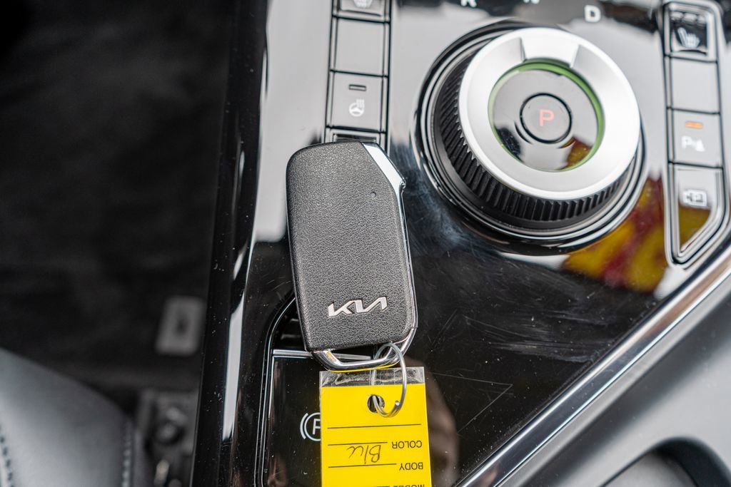 Used 2025 Kia Niro EX w/ EX Cold Weather Package image 37
