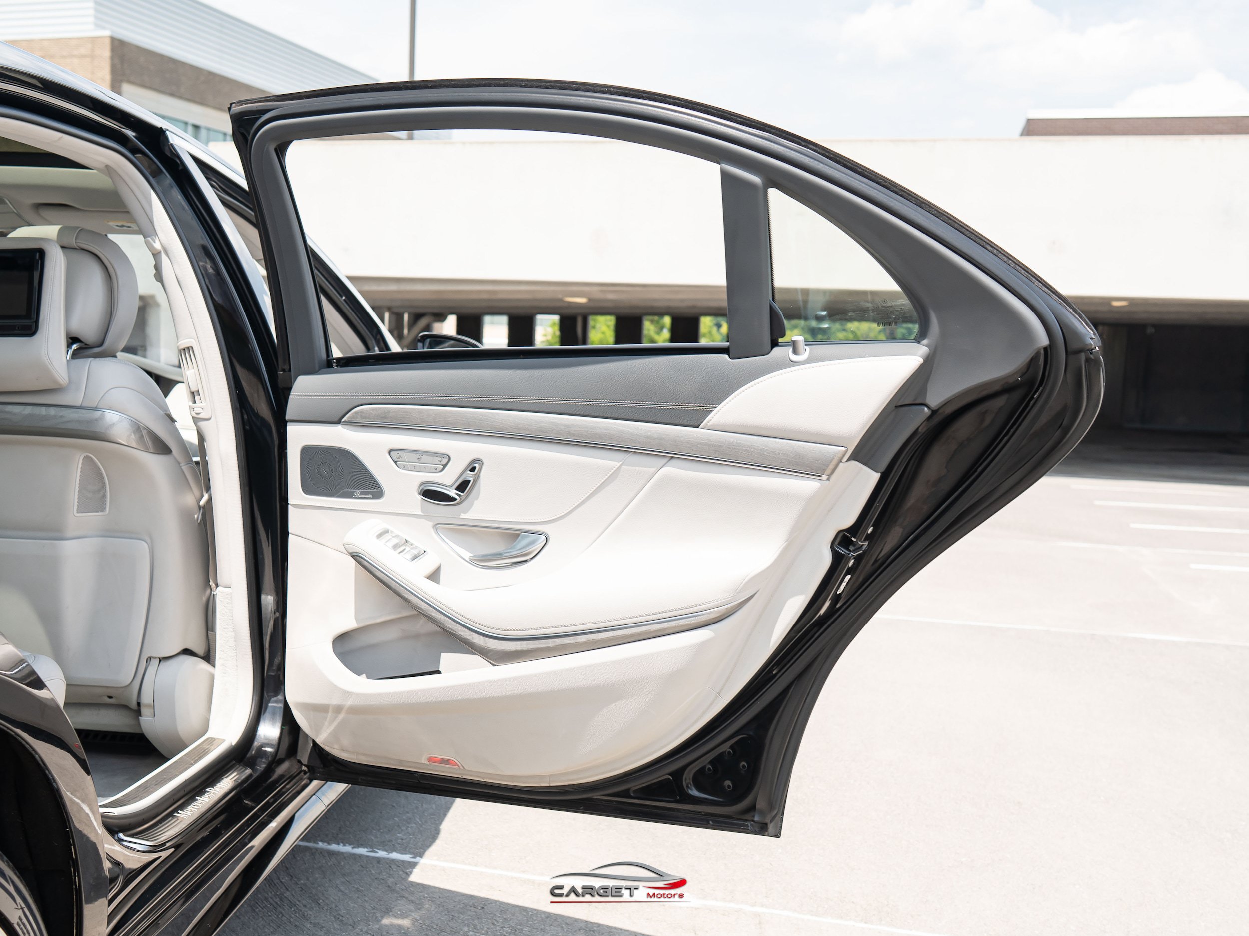 Used 2016 Mercedes-Benz S 550 4MATIC Sedan image 41