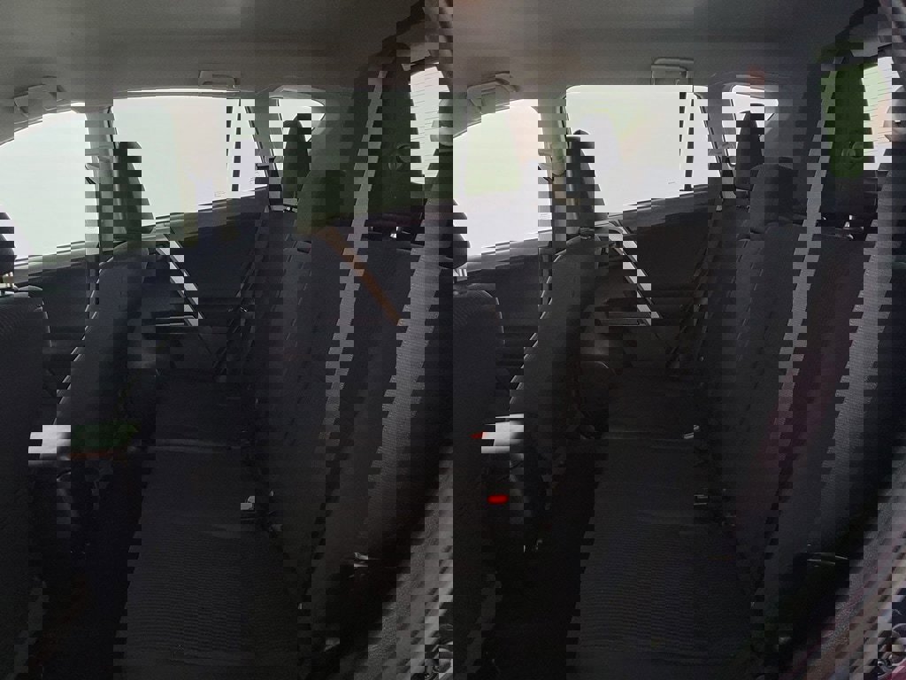 Used 2018 Toyota RAV4 LE image 12