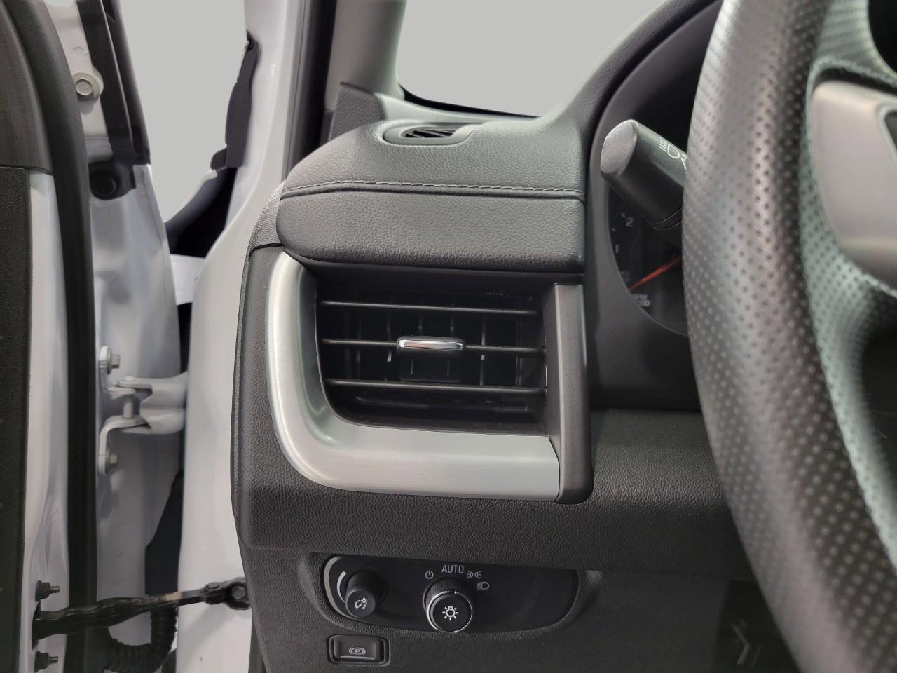 Used 2024 GMC Terrain SLE image 10