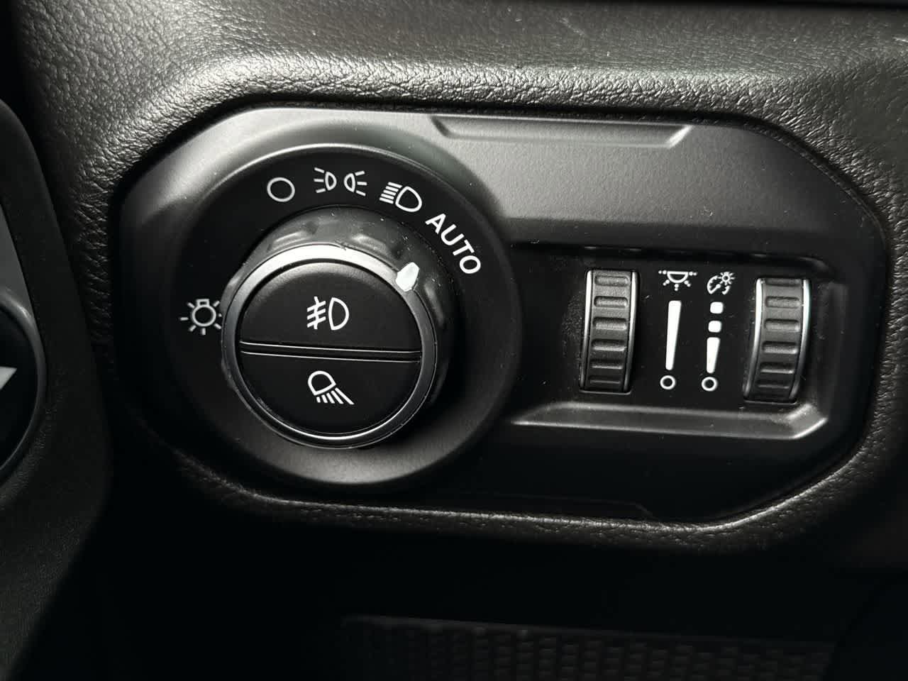 Used 2020 Jeep Gladiator Mojave w/ Cold Weather Group image 21