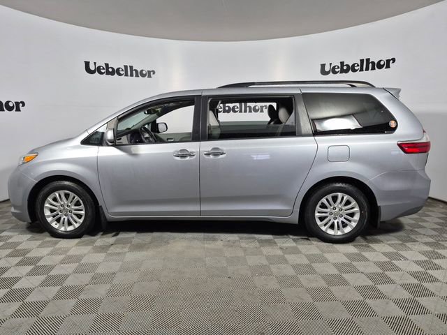 Used 2016 Toyota Sienna XLE Premium image 4