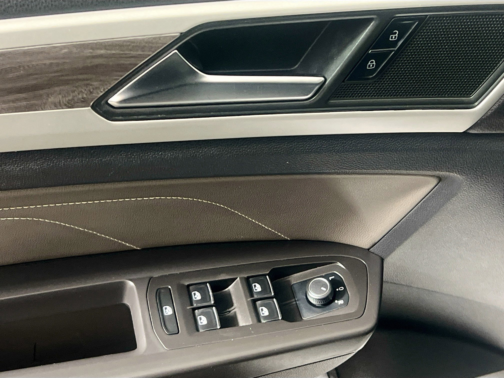 Used 2022 Volkswagen Atlas Cross Sport SE image 16