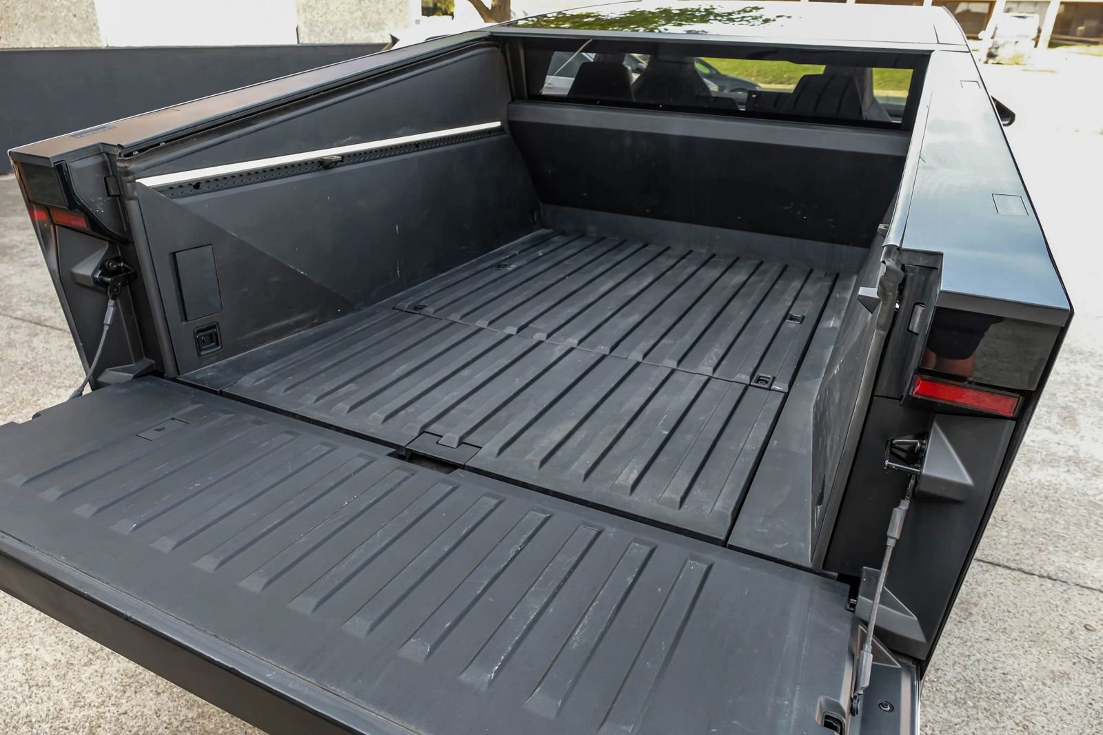 Used 2024 Tesla Cybertruck Cyberbeast AWD/4WD image 65