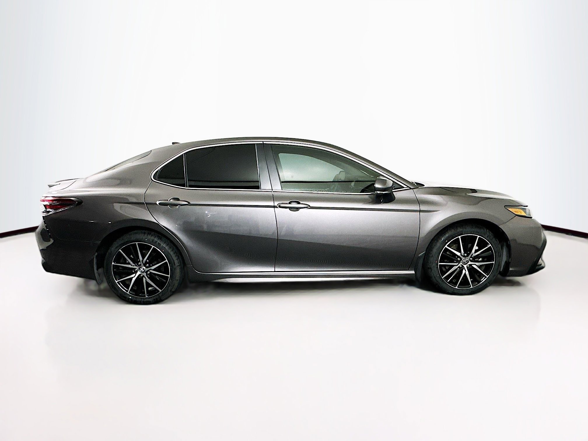 Used 2023 Toyota Camry SE image 10