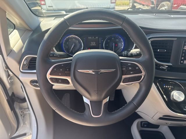 Used 2022 Chrysler Voyager LX FWD image 14