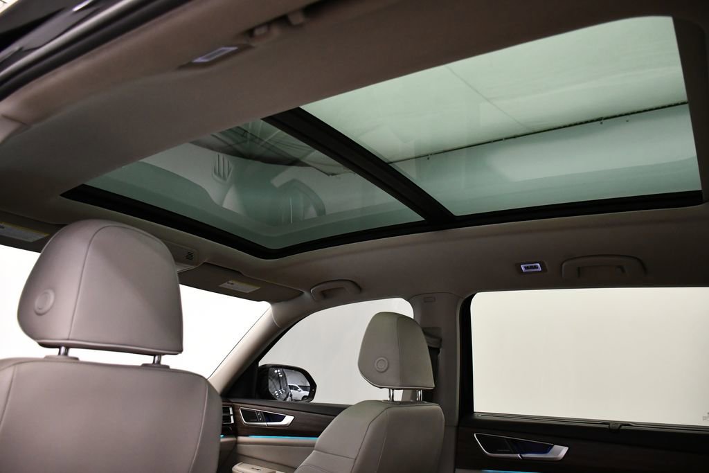 Used 2024 Volkswagen Atlas SEL Premium R-Line image 19