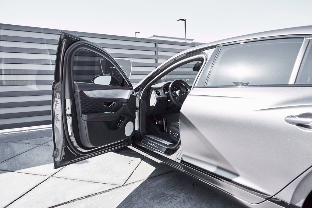 Used 2023 Bentley Flying Spur V8 image 30