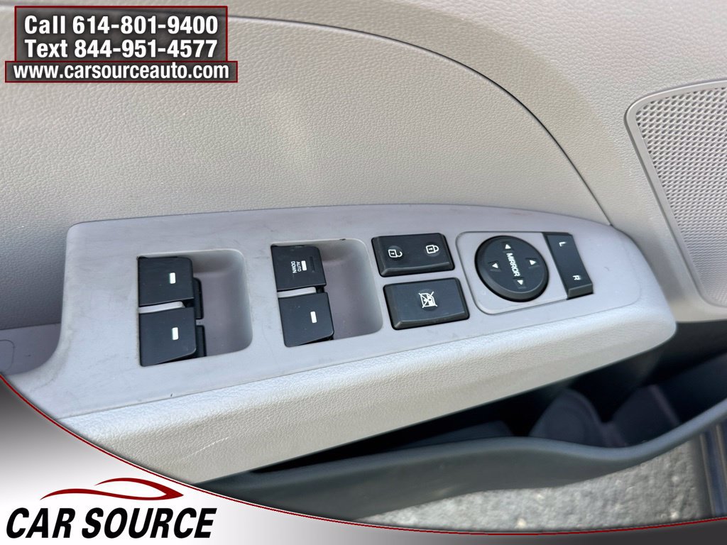 Used 2020 Hyundai Elantra SE FWD image 17
