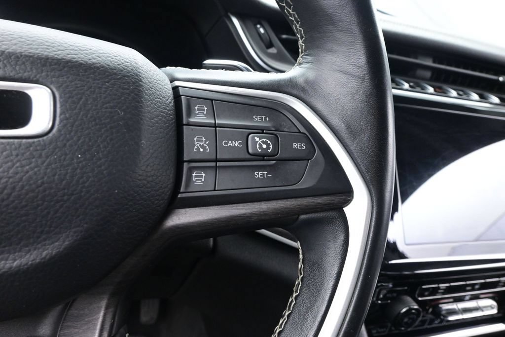 Used 2022 Jeep Grand Cherokee L Limited AWD/4WD image 38