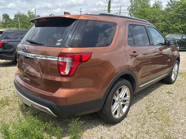 Used 2017 Ford Explorer XLT w/ Equipment Group 202A FWD image 4