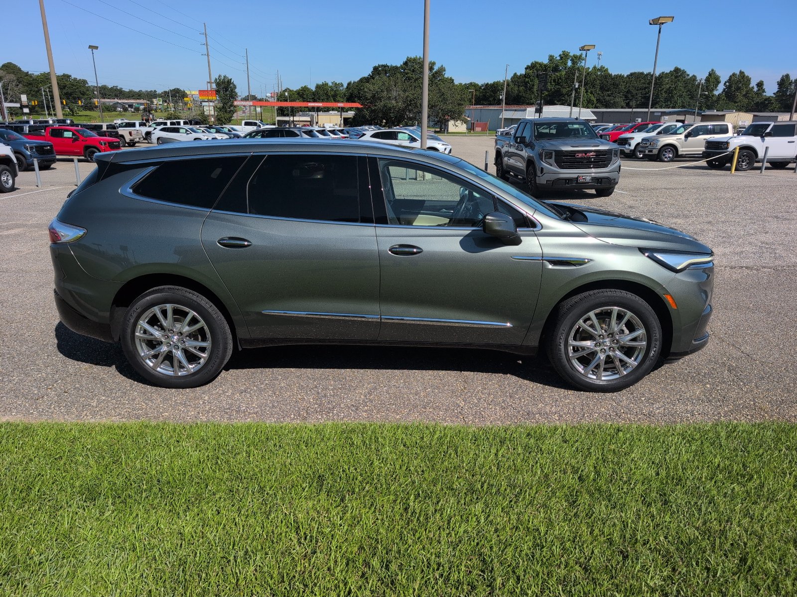 Used 2023 Buick Enclave Premium w/ Experience Buick Package FWD image 7