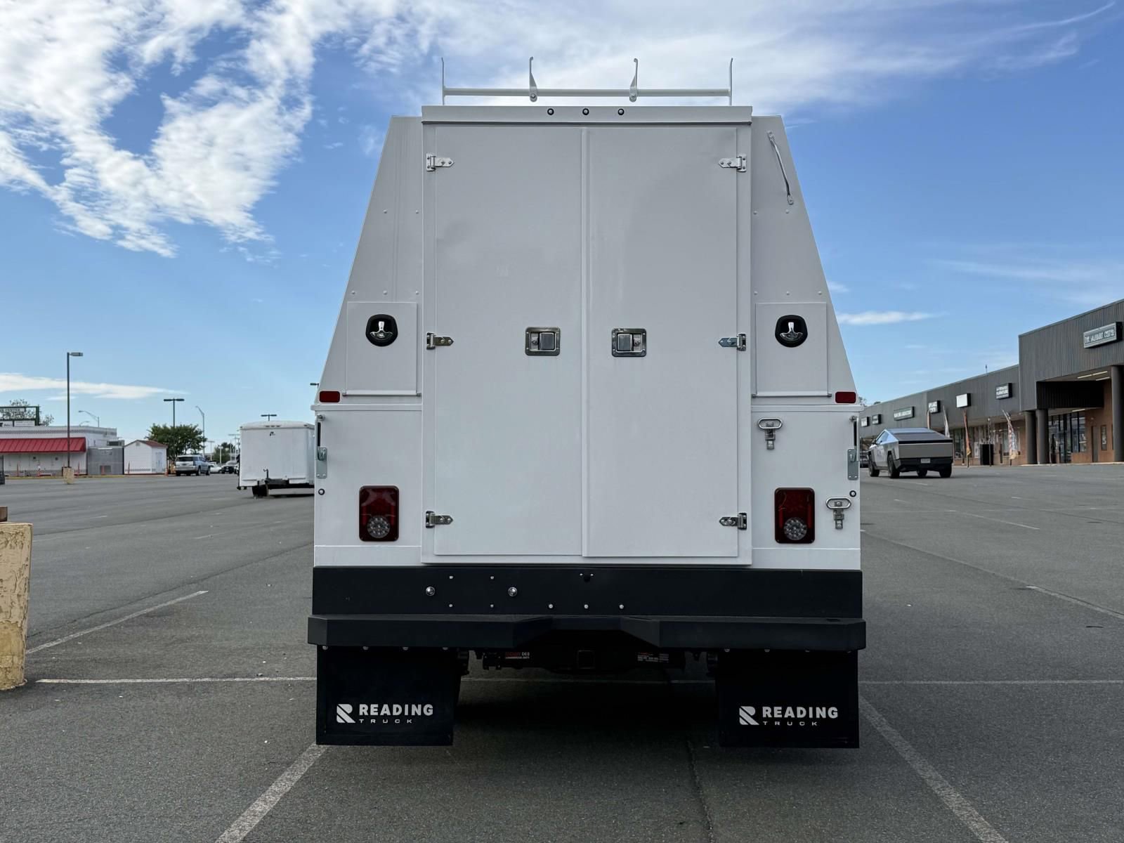 New 2026 Ford F550 4x4 Supercab Super Duty image 3