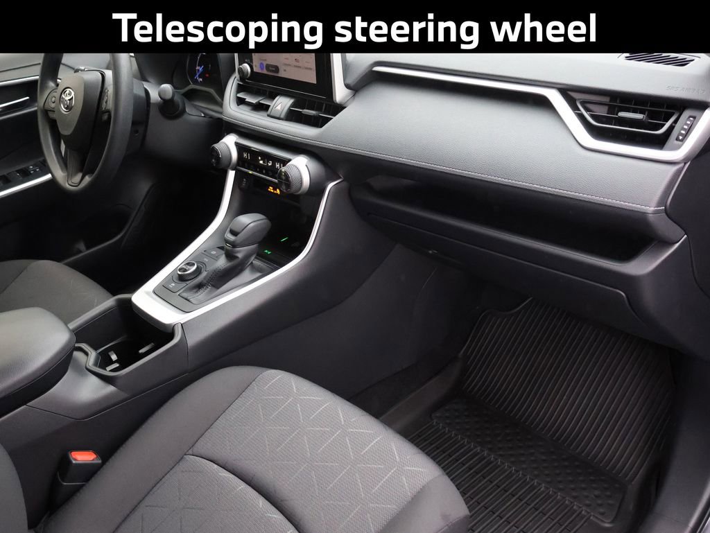 Used 2025 Toyota RAV4 XLE image 12