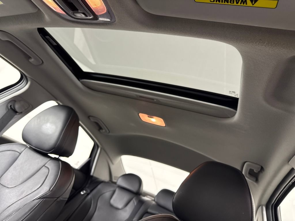 Used 2023 Hyundai Elantra Limited w/ Preferred Accessory Package image 23